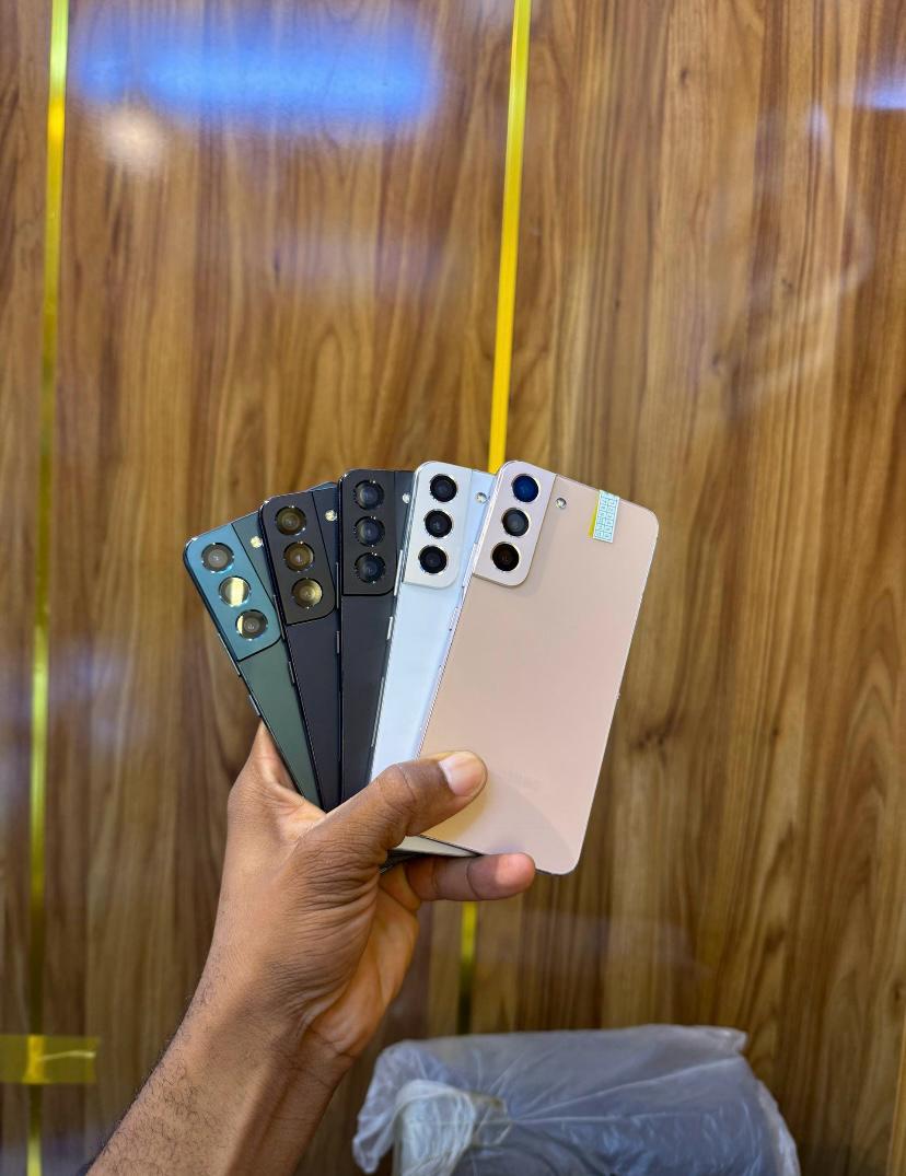 several Samsung Galaxy S22 series (or Galaxy S21 series)